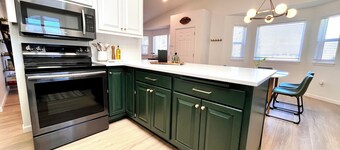 Olympic House with SAUNA/Rec Room/AC in the Heart of Port Angeles