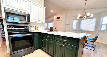 Olympic House with SAUNA/Rec Room/AC in the Heart of Port Angeles