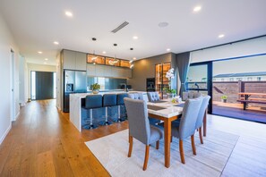 Dining - Long Bay Sea view Stunning House (Auckland)