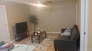 Smart TV - Cozy 1-bedroom apartment in enchanting Manchester, with A/C & wifi, kitchen (Manchester)