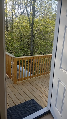 Property grounds. Cozy 1-bedroom apartment in enchanting Manchester, with A/C & wifi, kitchen