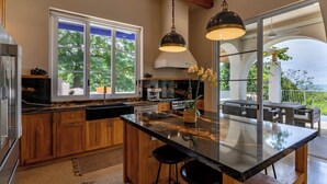 Private kitchen - Spacious 5-bedroom villa 7 min drive from Pelada Beach (Nicoya)