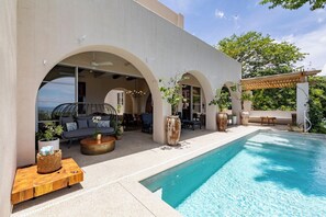 Pool - Spacious 5-bedroom villa 7 min drive from Pelada Beach (Nicoya)