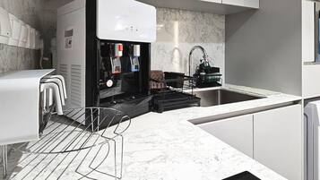 Fridge, oven, stovetop, cookware/dishes/utensils