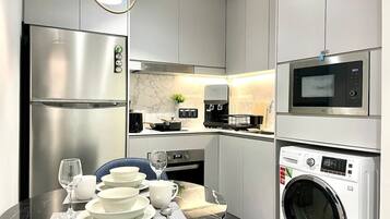 Fridge, microwave, oven, stovetop