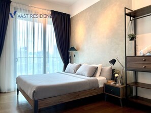 2 bedrooms, desk, iron/ironing board, WiFi - 2BR Suite KLCC & Merdeka Tower View - Free Parking (Kuala Lumpur)