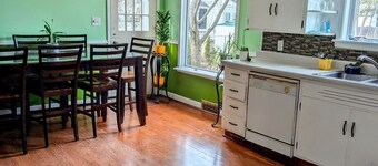 Spacious 4-bedroom house in peaceful Green Bay with AC, Free Wi-Fi