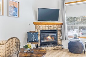 TV, fireplace