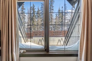 Interior - Mystic 2BR Canmore Retreat w/ Pool,  Hot Tub + BBQ (Canmore)