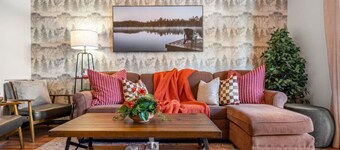 Mystic 2BR Canmore Retreat w/ Pool, Hot Tub + BBQ