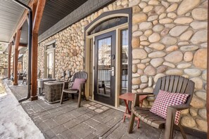 Terrace/patio - Mystic 2BR Canmore Retreat w/ Pool,  Hot Tub + BBQ (Canmore)