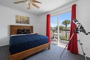 3 bedrooms, desk, iron/ironing board, free WiFi - Walk to Downtown | Hot Tub, Games, 4min to Beach (St. Augustine)