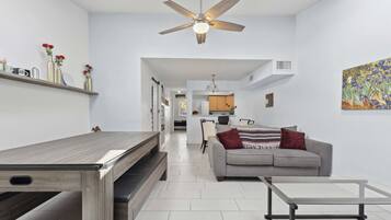 Smart TV, tenis de mesa y libros