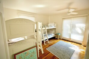 3 bedrooms, desk, iron/ironing board, free WiFi
