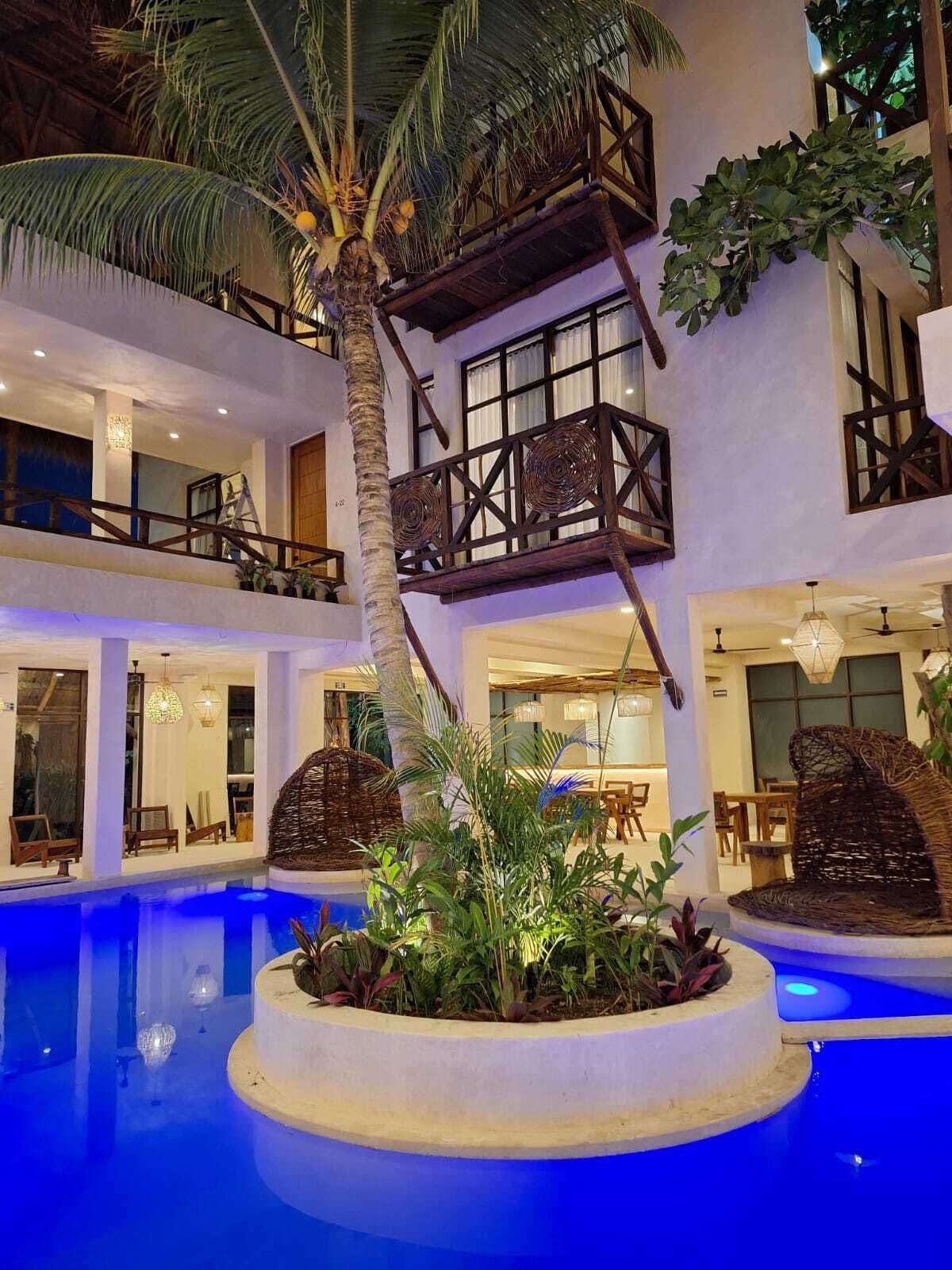 حمّام سباحة خارجي