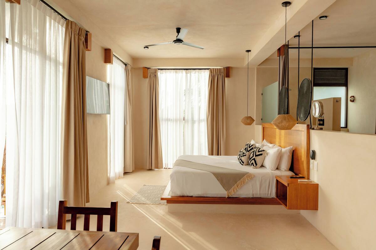 ห้องจูเนียร์, เตียงคิงไซส์ 1 เตียง, วิวสวนหย่อม | ตู้นิรภัยในห้องพัก, โต๊ะทำงาน, พื้นที่ทำงานแบบใช้แล็ปท็อป, Wi-Fi ฟรี
