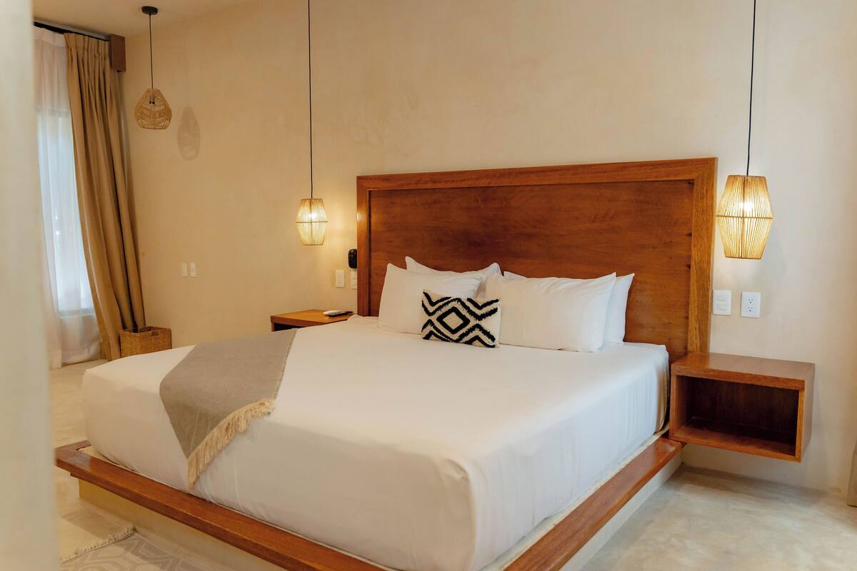ห้องดีลักซ์, เตียงคิงไซส์ 1 เตียง, วิวสวน | ตู้นิรภัยในห้องพัก, โต๊ะทำงาน, พื้นที่ทำงานแบบใช้แล็ปท็อป, Wi-Fi ฟรี