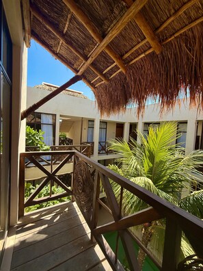 Juniorrum - 1 kingsize-säng - utsikt mot innergården | Balkongutsikt