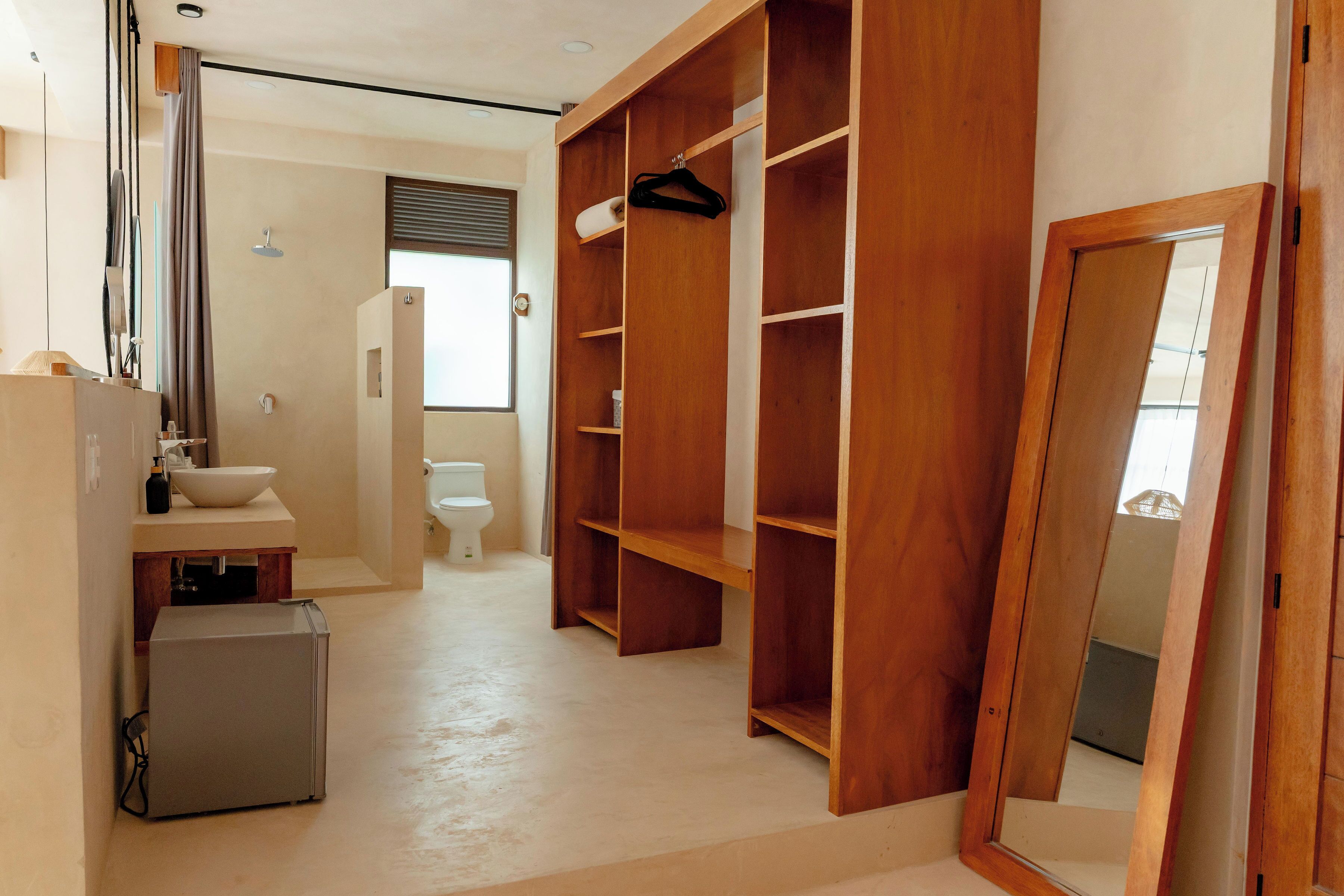 ห้องจูเนียร์, เตียงคิงไซส์ 1 เตียง, วิวสวนหย่อม | ห้องน้ำ | ฝักบัว, ไดร์เป่าผม, ผ้าเช็ดตัว, สบู่