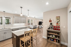Interior - Relax in Spacious Comfort; Walk to Main St. and trails. 30 min to Crested Butte (Gunnison)