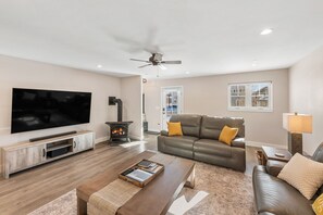 Smart TV, fireplace, computer monitors