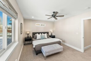 3 bedrooms, desk, iron/ironing board, free WiFi