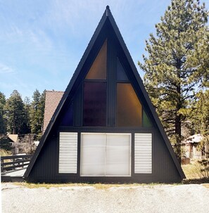 Exterior - A Frame With Lots of Personality in Running Springs (Running Springs)