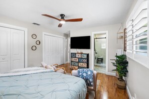 4 bedrooms, desk, iron/ironing board, free WiFi