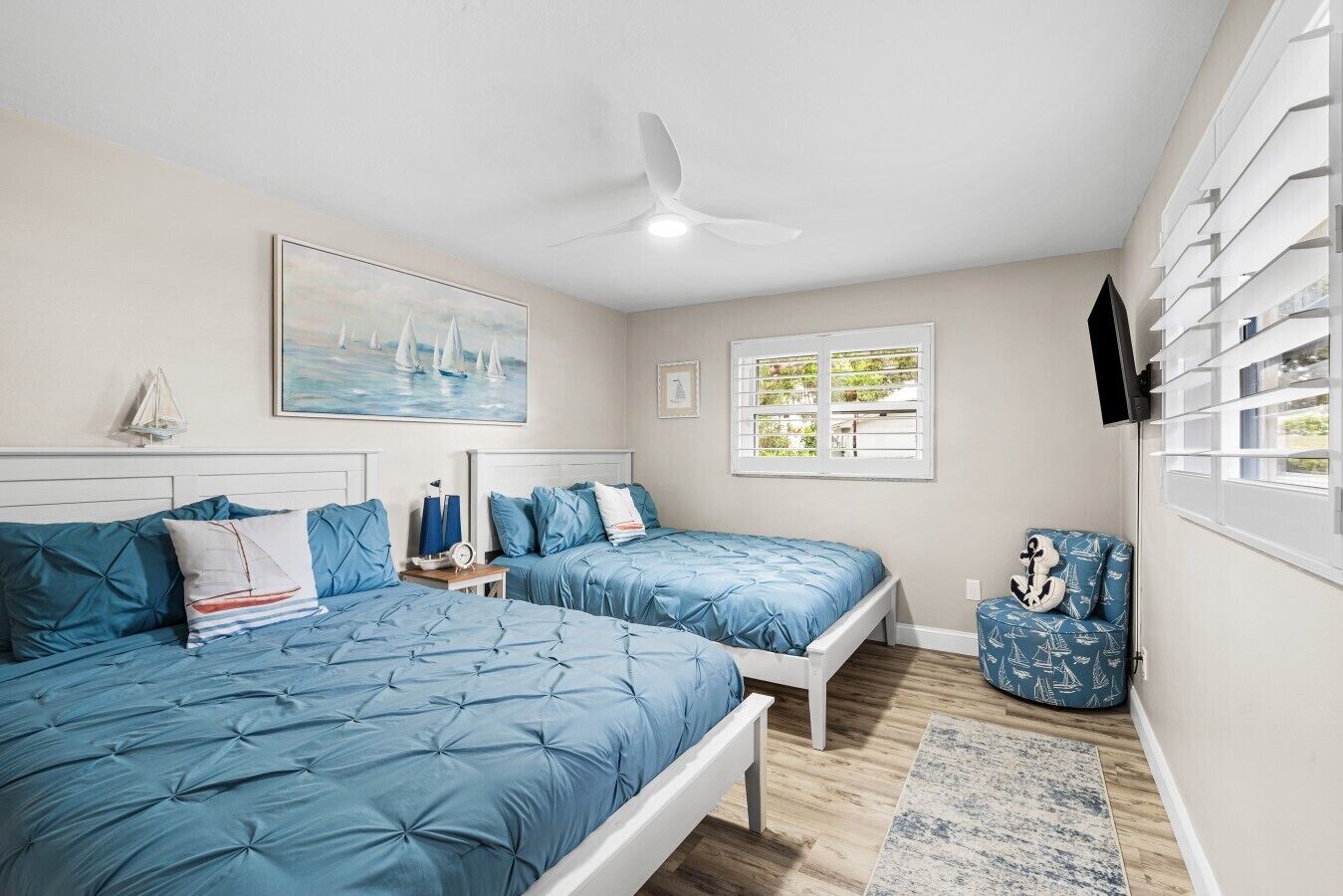 4 bedrooms, desk, iron/ironing board, travel crib