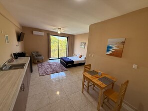 1 chambre, fer et planche à repasser, Wi-Fi, draps fournis