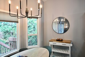Dining - Stunning Ranch Home in Walkable Gorgeous Happy Valley Neighborhood (Happy Valley)