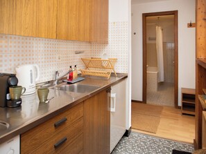 Fridge, oven, cookware/dishes/utensils