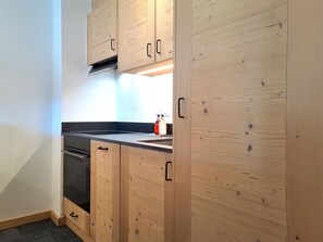 Fridge, oven, cookware/dishes/utensils - Galaxie 003 by Interhome (Verbier)