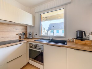 Kühlschrank, Kochgeschirr/Geschirr/Besteck