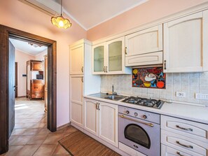 Kühlschrank, Kochgeschirr/Geschirr/Besteck