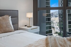 2 habitaciones, tabla de planchar con plancha, wifi y ropa de cama 