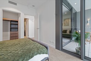 1 slaapkamer, een strijkplank/strijkijzer, wifi, beddengoed