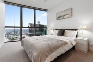 2 bedrooms, iron/ironing board, free WiFi, bed sheets - The Luxe Casino Apartment | City Views & Casino Access (Brisbane City)