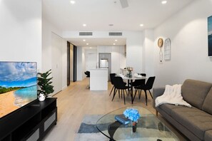 TV - The Luxe Casino Apartment | City Views & Casino Access (Brisbane City)