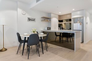 Dining - Casino Luxe Tower | Stylish City Apartment (Brisbane City)