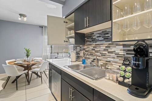 Pet-Friendly Apartment with Pool & Fitness Center, Near Tempe and Scottsdale