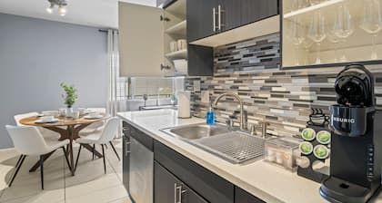 Pet-Friendly Apartment with Pool & Fitness Center, Near Tempe and Scottsdale