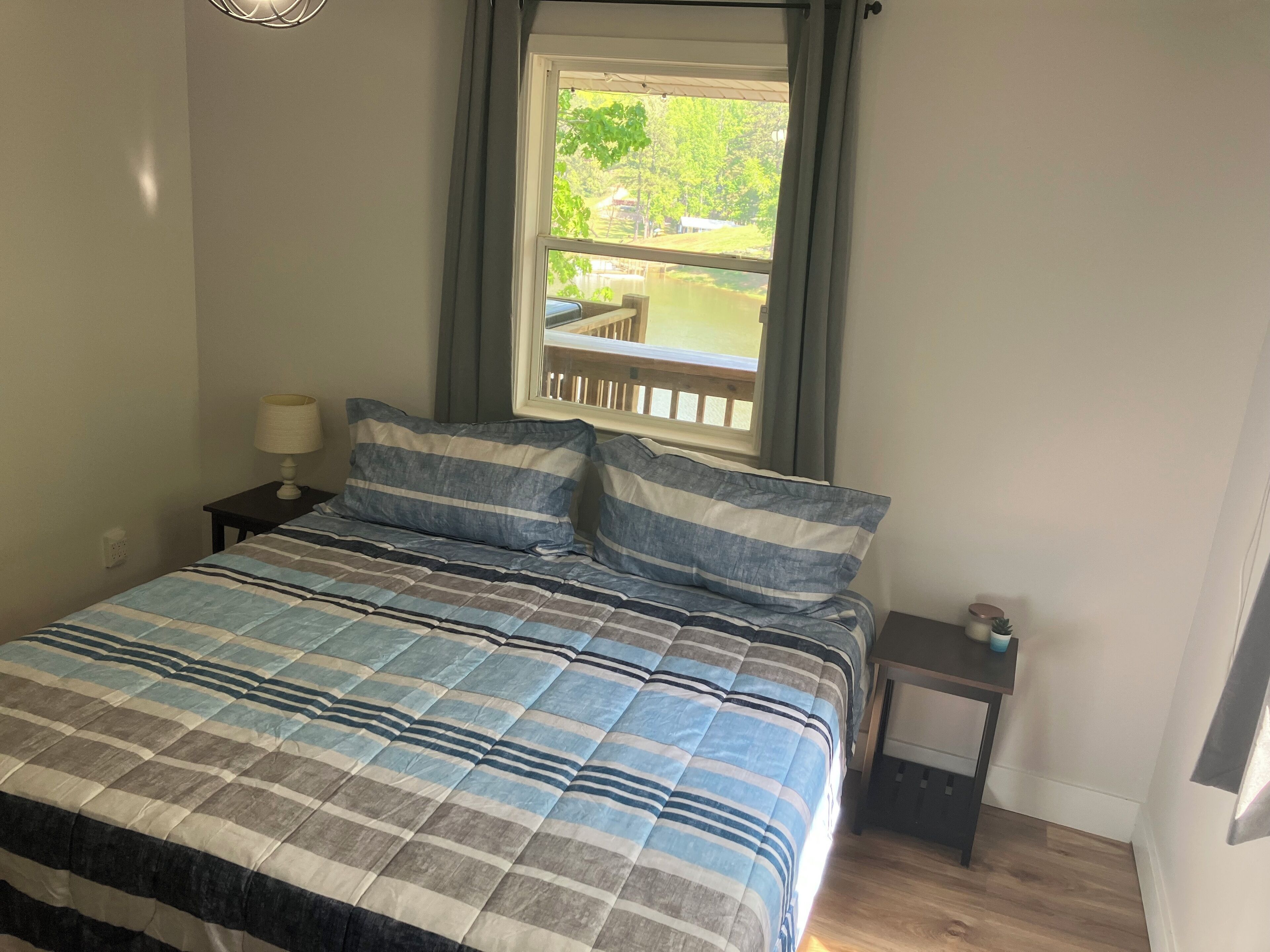 2 bedrooms, in-room safe, desk, WiFi (free)