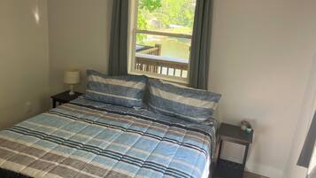 2 bedrooms, in-room safe, desk, WiFi (free)