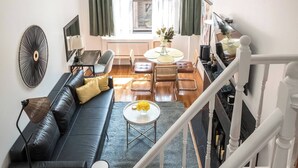 Leilighet, 1 soverom, hageutsikt | Oppholdsrom | Bøker