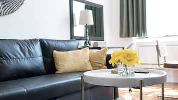 Apartment, 1 Bedroom, Garden View | Living room | Books