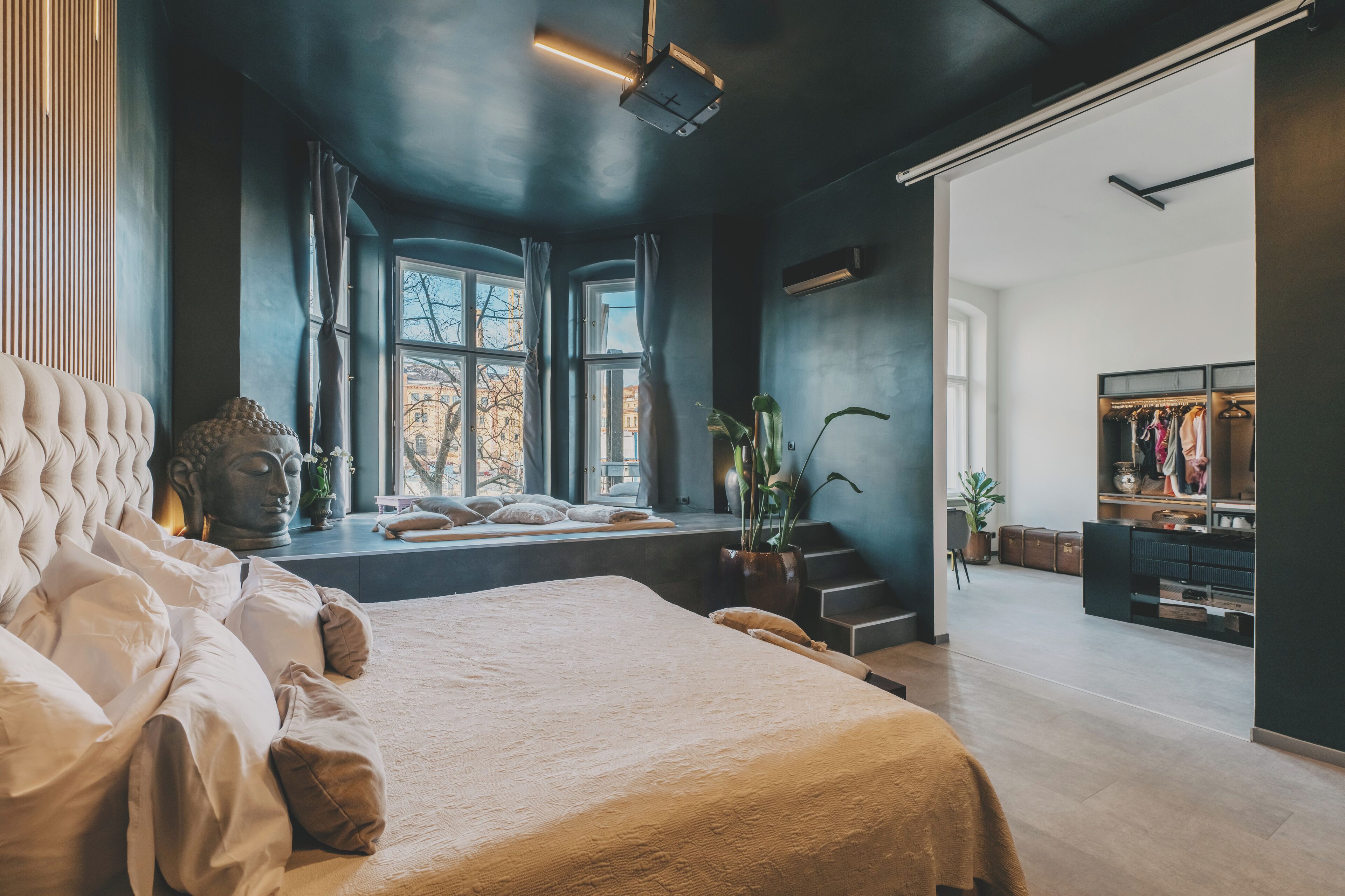 4 habitaciones, tabla de planchar con plancha, wifi y ropa de cama 