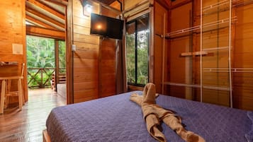 2 bedrooms, desk, free WiFi, bed sheets