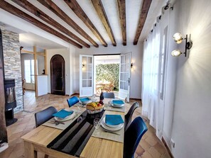 Dining - Proche Océan, forêt et commerces by Interhome (Fromentine)