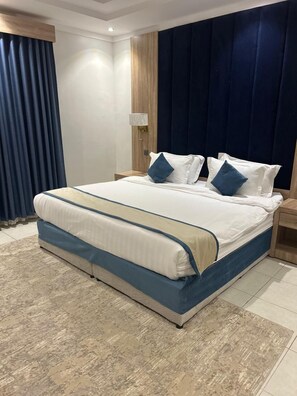 Family Suite | Egyptian cotton sheets, premium bedding, minibar, iron/ironing board - Ajneha Al Madina Apartments (Madinah)